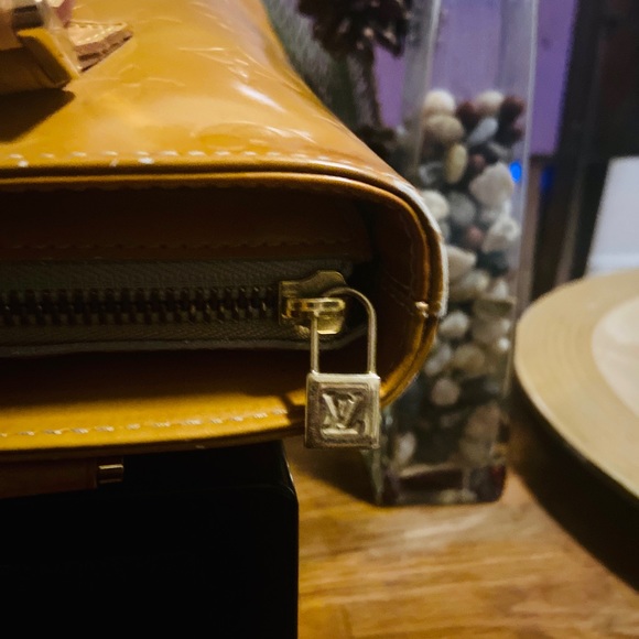 LOUIS VUITTON Monogram Vernis Houston - Picture 5 of 16